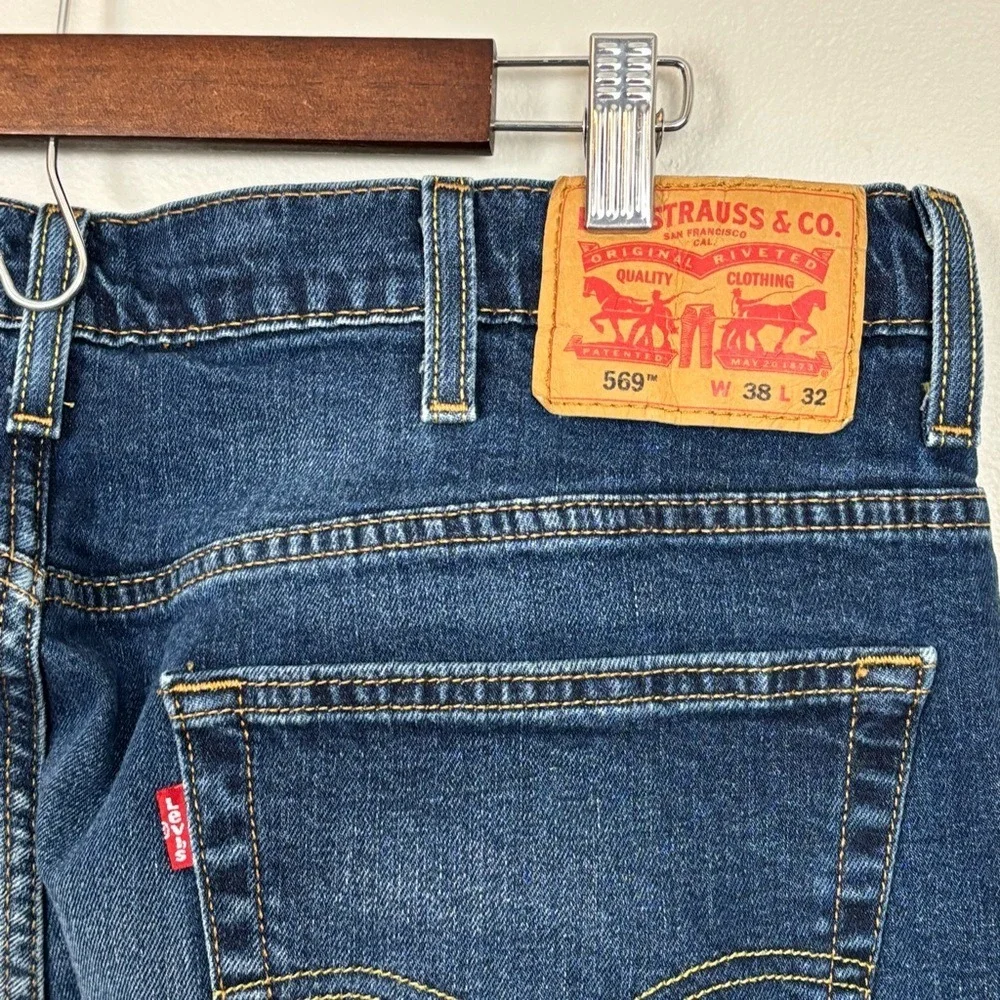 Levis Jeans Mens 38x32 Blue 569 Straight Leg Whiskered Dark Wash‎ Denim 5 Pocket